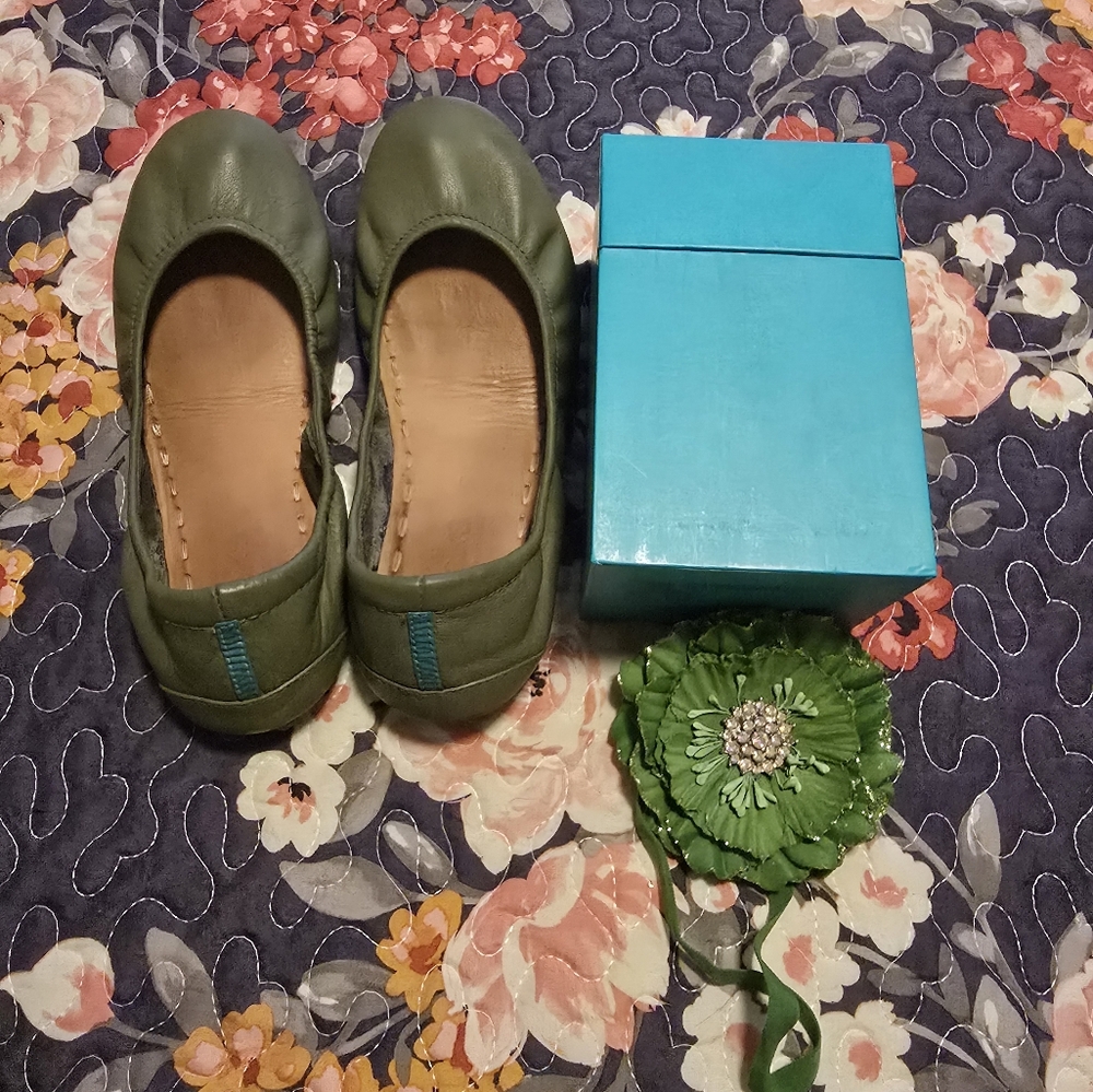 Tieks Women Size 7, Olive Color EUC